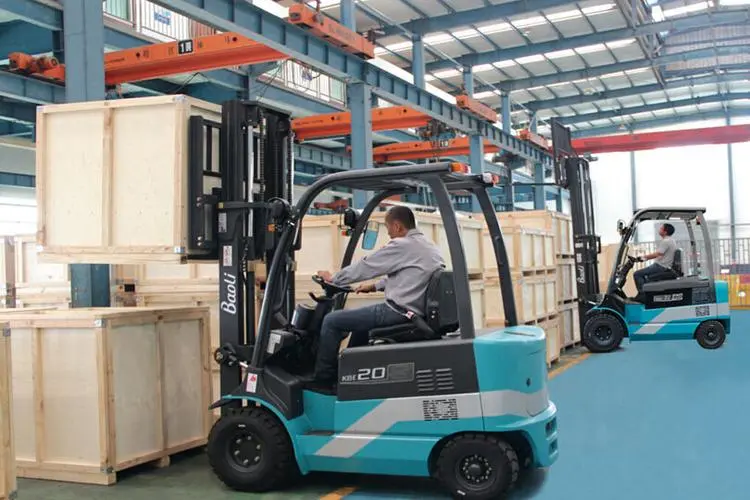 電動(dòng)堆高叉車(chē)蓄電池為什么要加蒸餾水？
