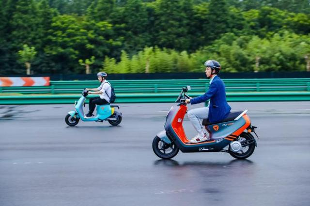 揭秘電動(dòng)車電池補(bǔ)水的真實(shí)效果與選擇
